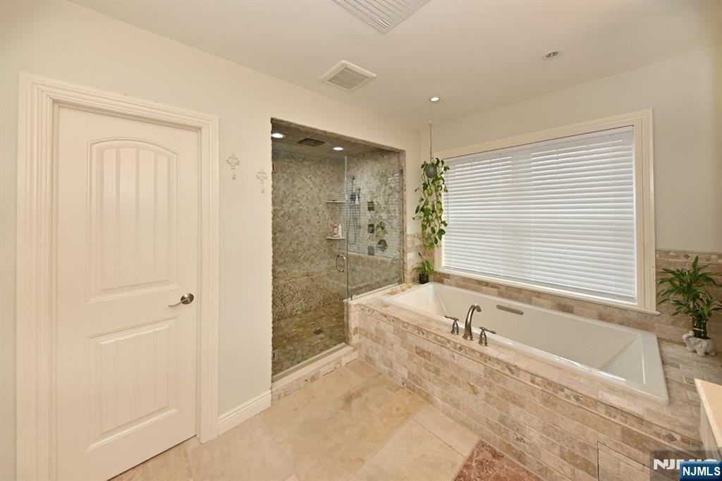 403 Summit Avenue Hackensack, NJ 07601 - Photo 14 of 36