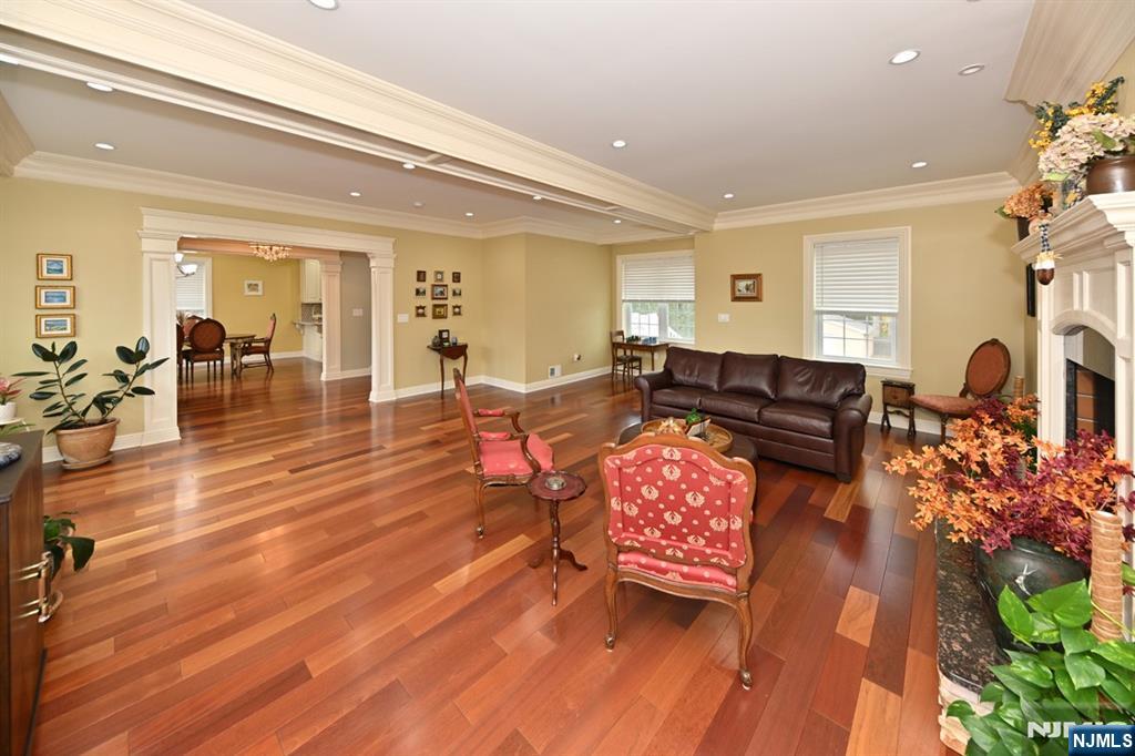 403 Summit Avenue Hackensack, NJ 07601 - Photo 4 of 36