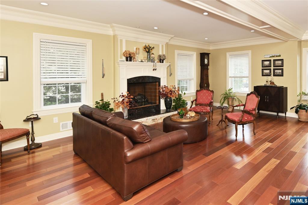 403 Summit Avenue Hackensack, NJ 07601 - Photo 5 of 36