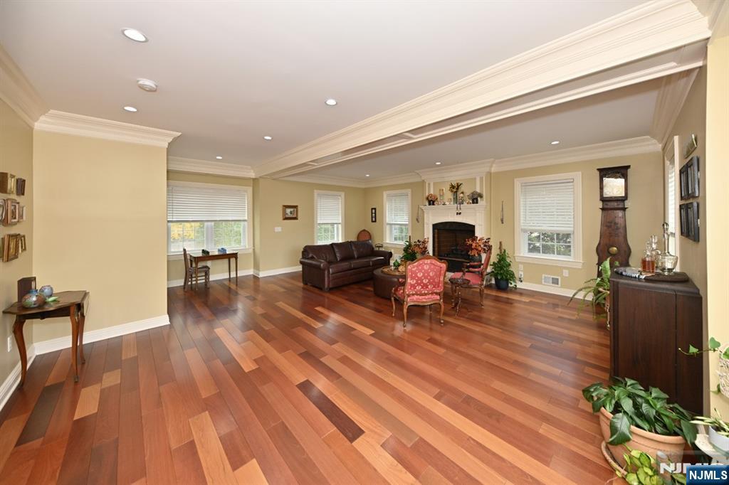 403 Summit Avenue Hackensack, NJ 07601 - Photo 6 of 36