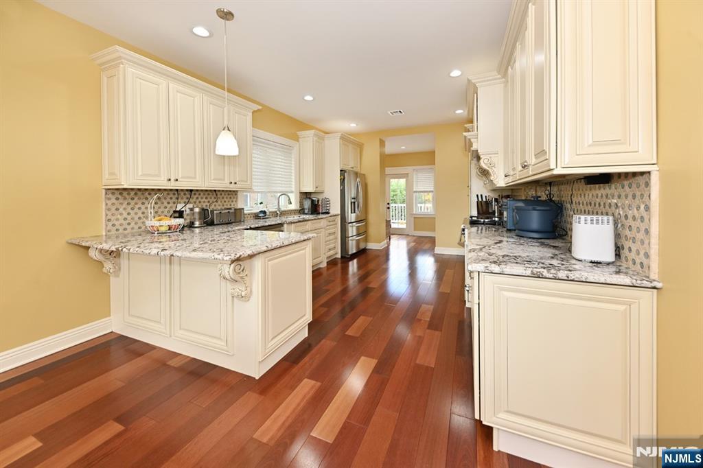 403 Summit Avenue Hackensack, NJ 07601 - Photo 7 of 36