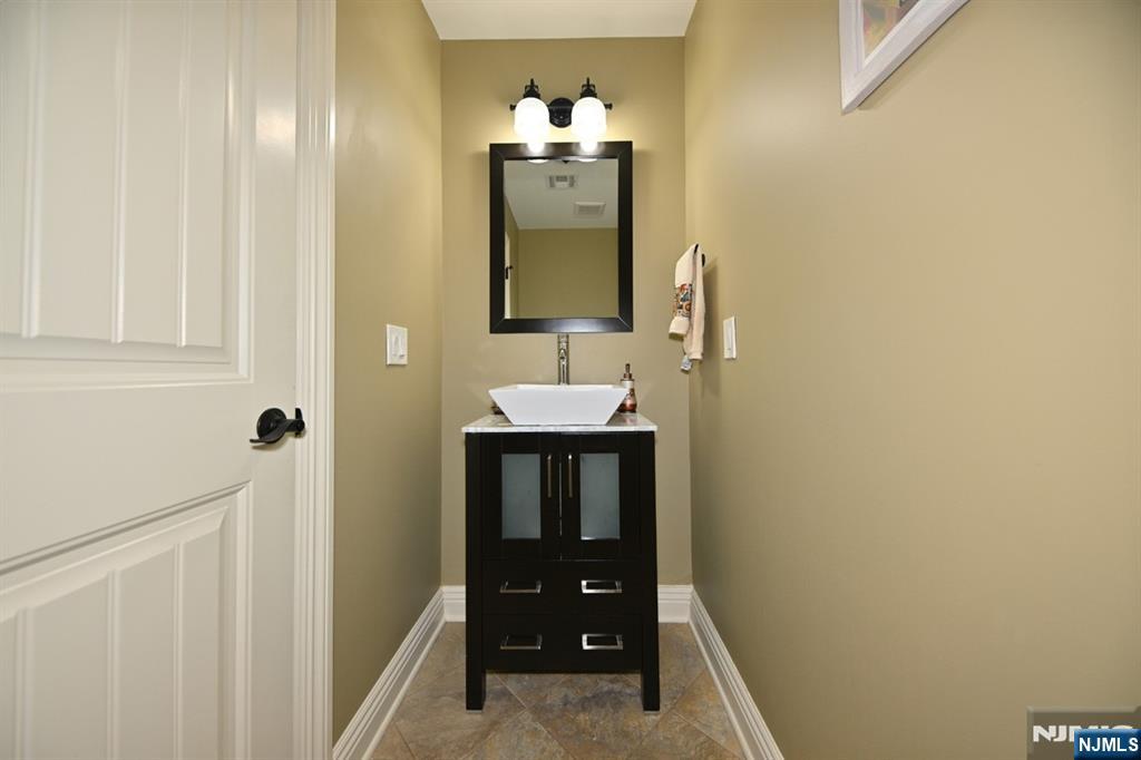 403 Summit Avenue Hackensack, NJ 07601 - Photo 10 of 36