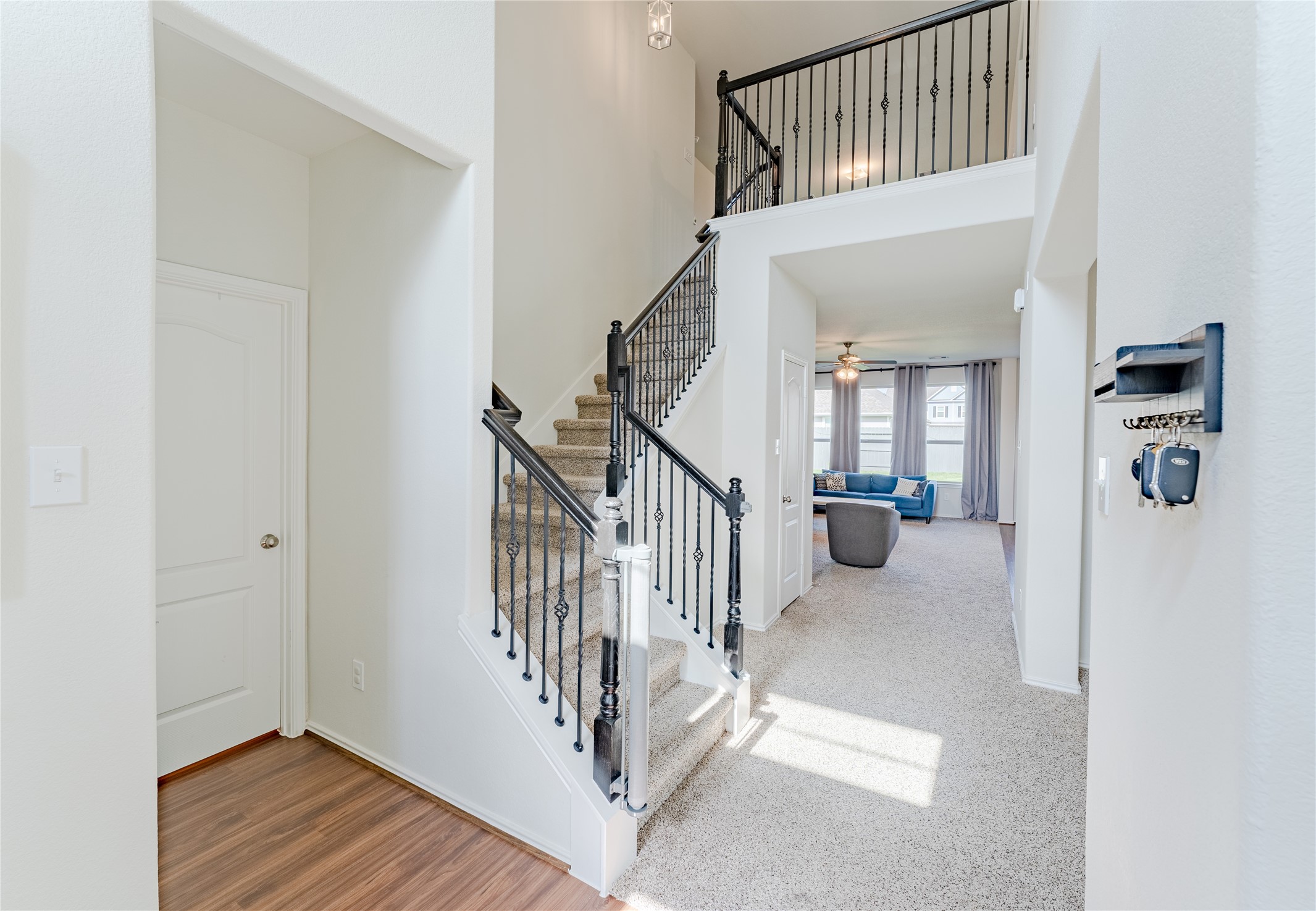 8327 Threadfin Way Fulshear, TX 77441 - Photo 3 of 40 Foyer