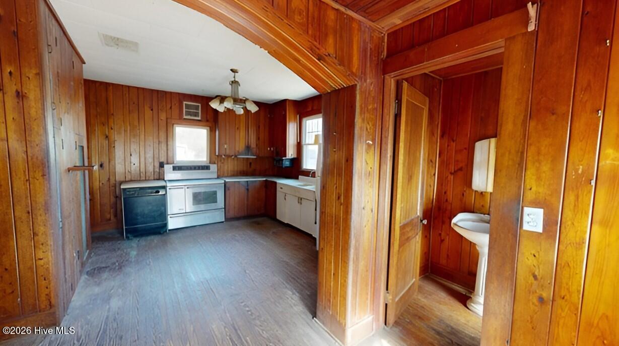 1502 Herrington Road Elizabeth City, NC 27909 - Photo 8 of 52 Kitchen_28