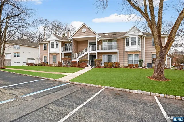 $2,800 | 556 Holly Court, Mahwah, NJ 07430