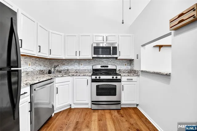 $2,800 | 556 Holly Court, Mahwah, NJ 07430