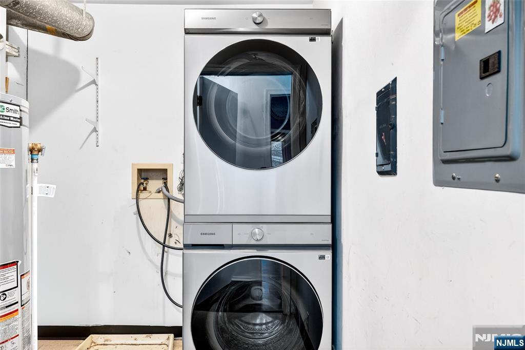 556 Holly Court Mahwah, NJ 07430 - Photo 40 of 46 a utility room with dryer and washer