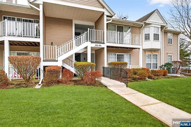 $2,800 | 556 Holly Court, Mahwah, NJ 07430