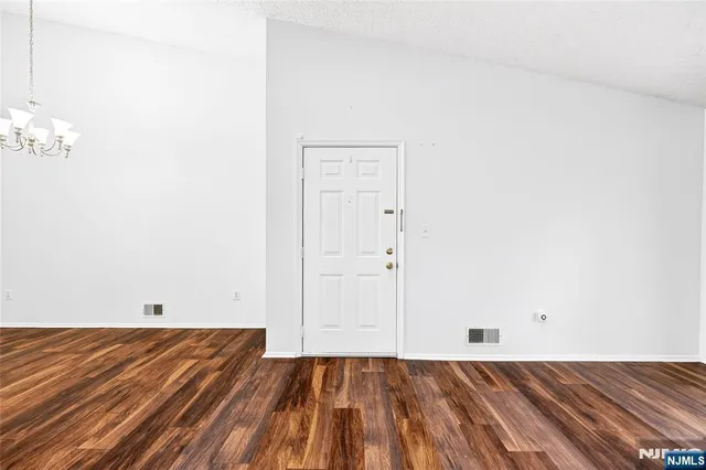 $2,800 | 556 Holly Court, Mahwah, NJ 07430