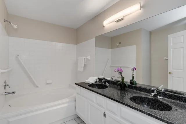 $289,000 | 106 Woodbury Lane, Lake Bluff, IL 60044