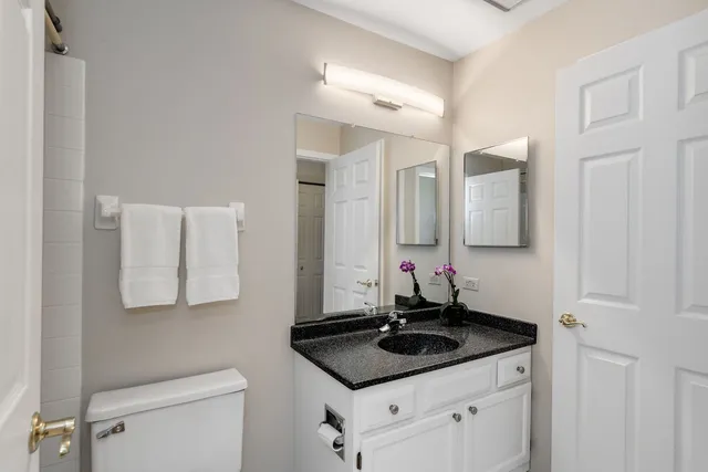 $289,000 | 106 Woodbury Lane, Lake Bluff, IL 60044