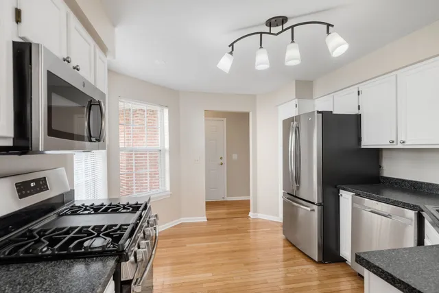 $289,000 | 106 Woodbury Lane, Lake Bluff, IL 60044