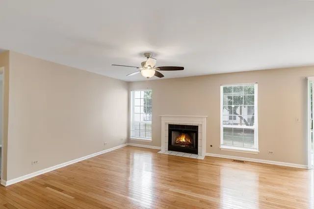 $289,000 | 106 Woodbury Lane, Lake Bluff, IL 60044