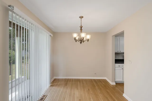 $289,000 | 106 Woodbury Lane, Lake Bluff, IL 60044