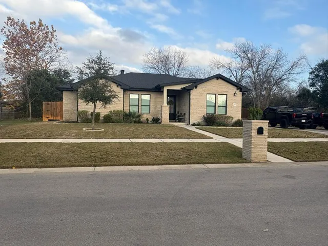 $825,000 | 1905 South College Street, Georgetown, TX 78626