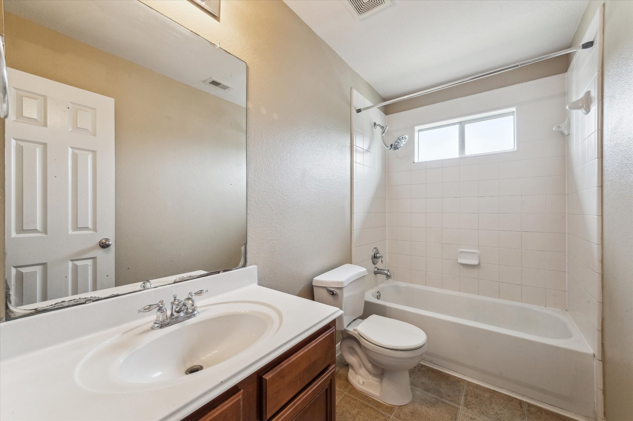 4713 Cypress Bend Court Pearland, TX 77584 - Photo 24 of 27 Upstairs Bathroom