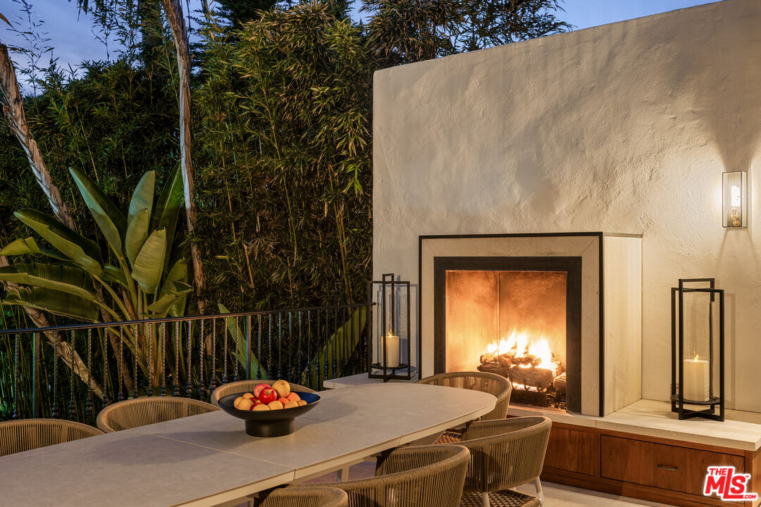 966 Palisades Beach Road Santa Monica, CA 90403 - Photo 10 of 27