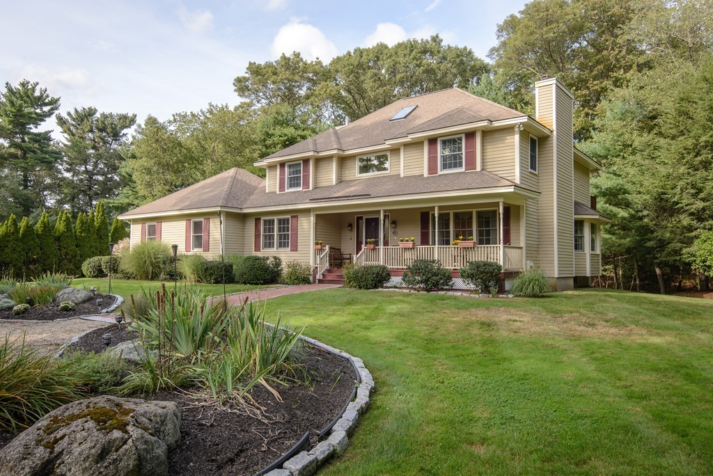 72 Bourque Road Lynnfield, MA 01940 - Photo 3 of 30 Gallery Image 3