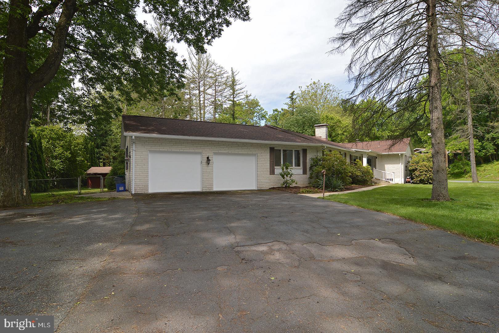 106 Stephen Road Reading, PA 19601 - Photo 3 of 34 Front View