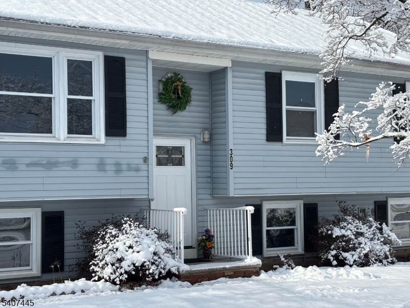 309 Jamestown Road Bridgewater, NJ 08807 - Photo 3 of 21