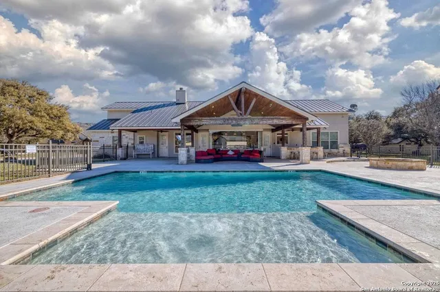 a view of house with garden