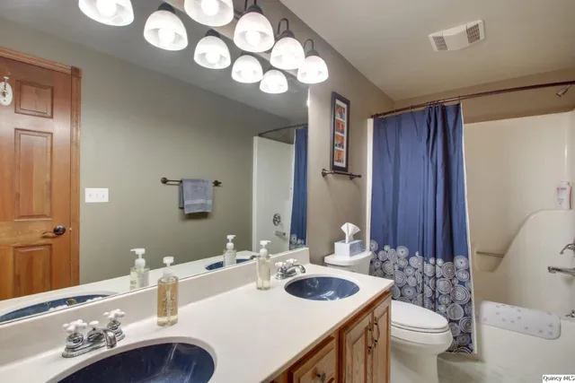 $549,900 | 5585 Woodcrest Drive, Quincy, IL 62305