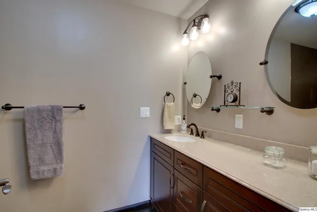 $549,900 | 5585 Woodcrest Drive, Quincy, IL 62305