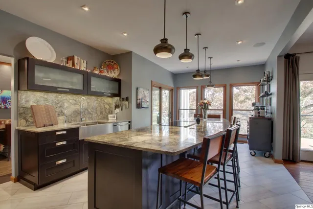 $549,900 | 5585 Woodcrest Drive, Quincy, IL 62305