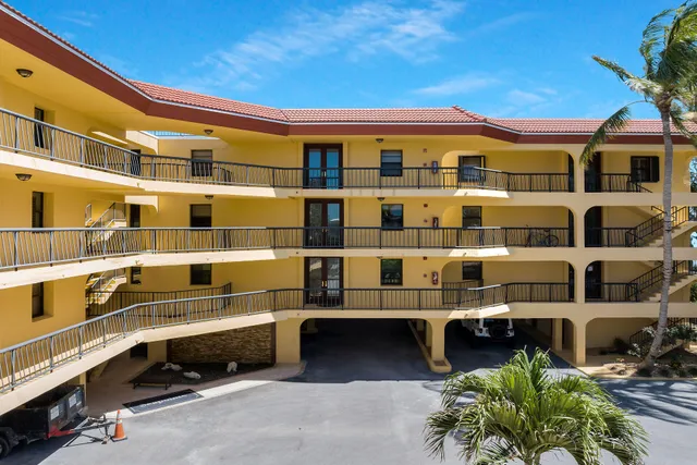 $1,799,000 | 101 East Ocean Drive, Unit C402, Key Colony Beach, FL 33051