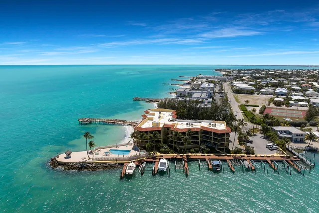 $1,799,000 | 101 East Ocean Drive, Unit C402, Key Colony Beach, FL 33051