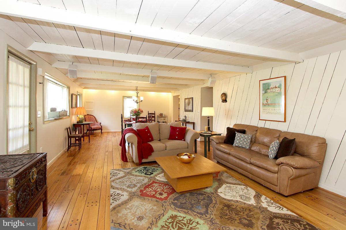 4315 Pinetree Road Rockville, MD 20853 - Photo 11 of 30 Living Room