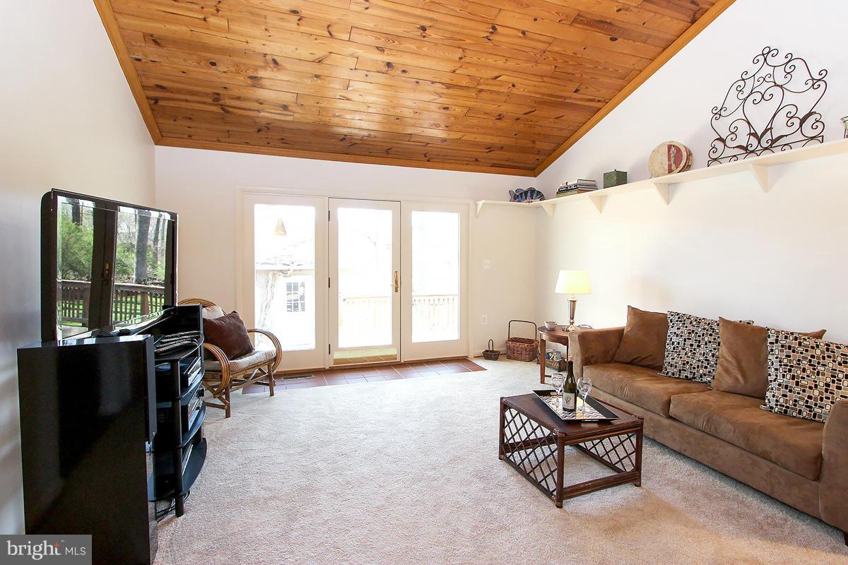 4315 Pinetree Road Rockville, MD 20853 - Photo 15 of 30 Family Room