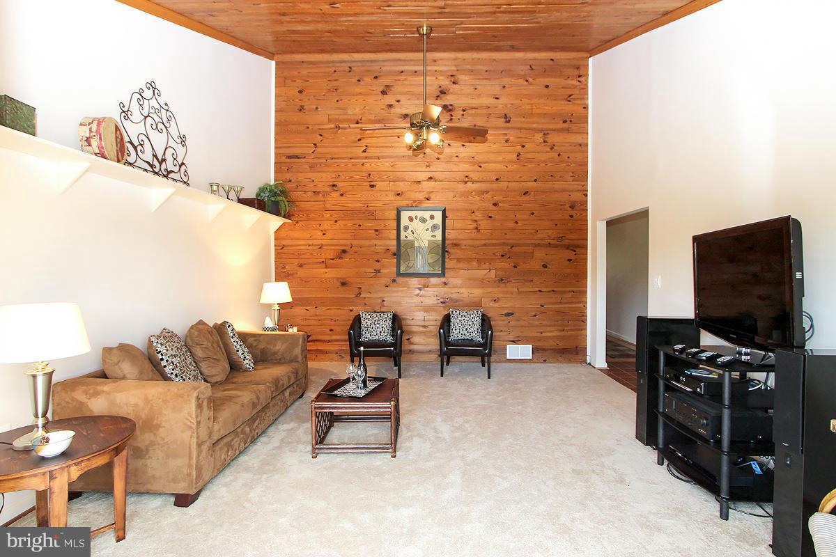 4315 Pinetree Road Rockville, MD 20853 - Photo 16 of 30 Family Room