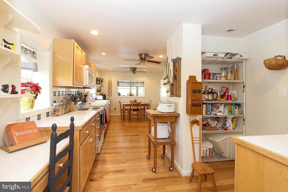 4315 Pinetree Road Rockville, MD 20853 - Photo 17 of 30 Kitchen