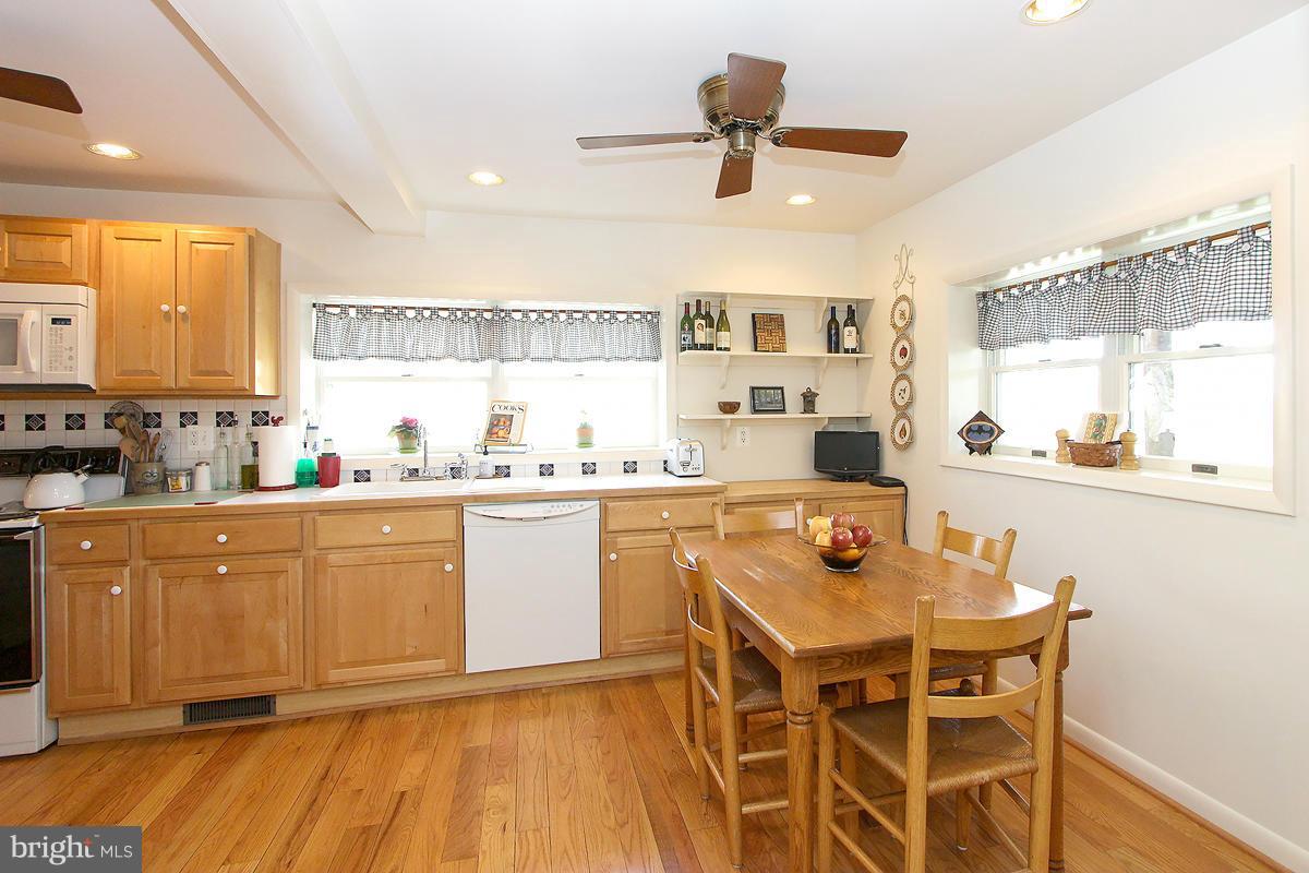 4315 Pinetree Road Rockville, MD 20853 - Photo 19 of 30 Kitchen