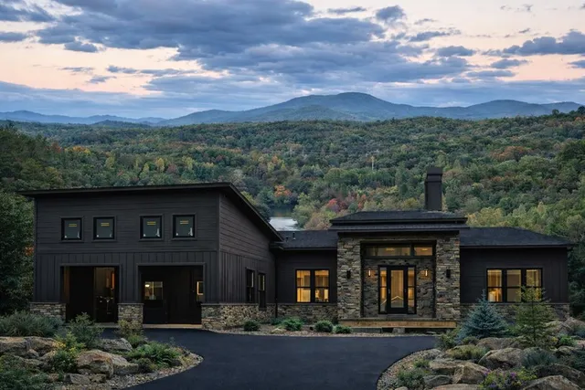 $1,989,000 | 1 Riverview Circle, Blue Ridge, GA 30513