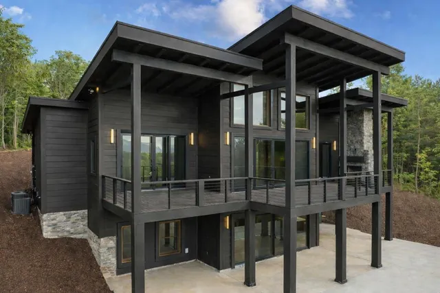 $1,989,000 | 1 Riverview Circle, Blue Ridge, GA 30513