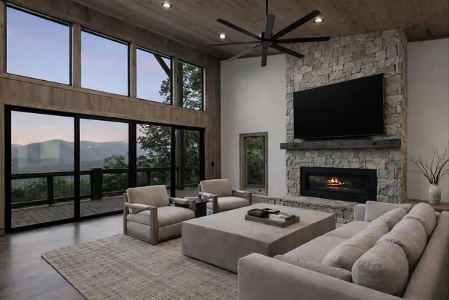 $1,989,000 | 1 Riverview Circle, Blue Ridge, GA 30513