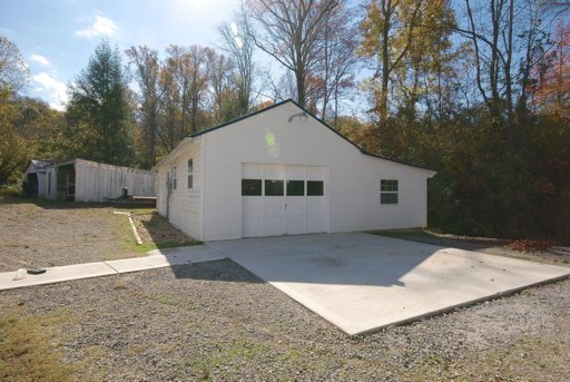 1740 Dupont Road Seymour, TN 37865 - Photo 8 of 17 Garage