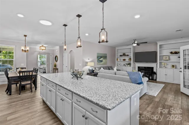 a large kitchen with kitchen island a large island in it