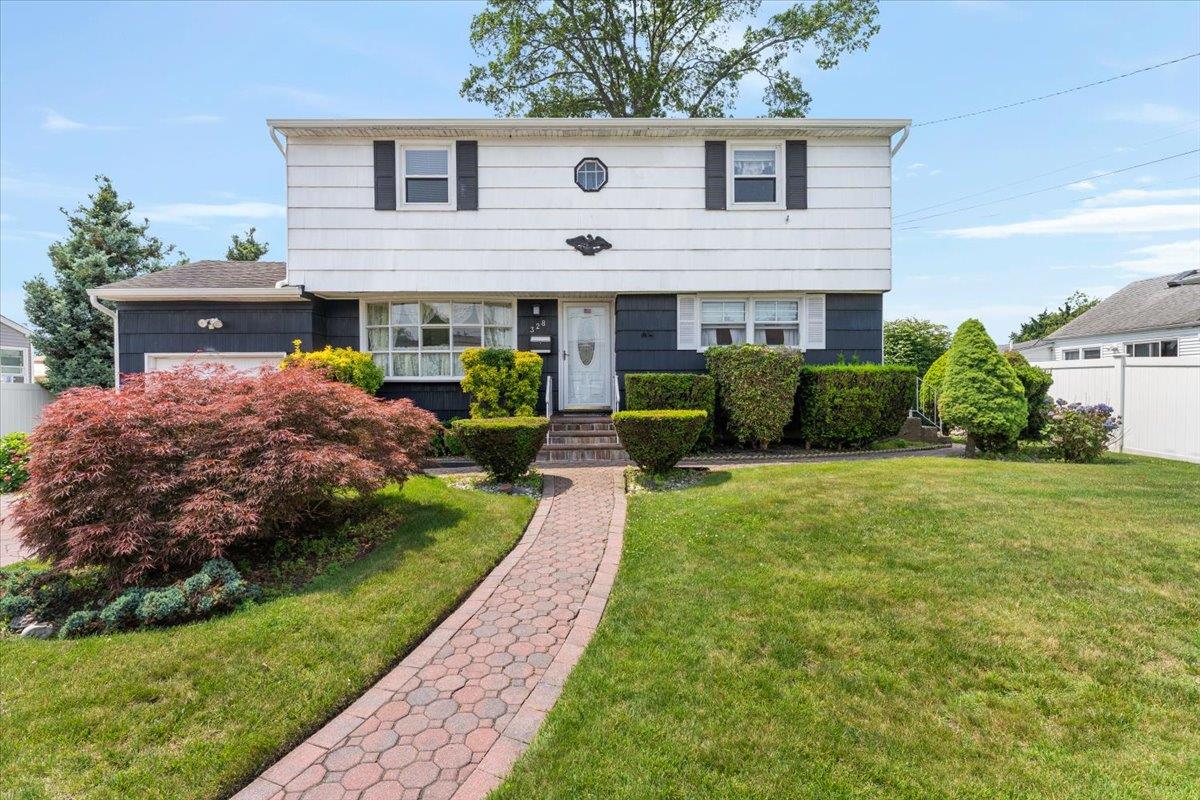 328 O'Connor Road North Babylon, NY 11703 - Photo 1 of 1 Gallery Image 1