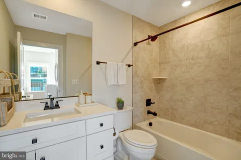 $1,100,000 | 5369 8th Road South, Arlington, VA 22204