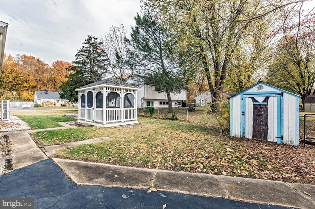 front view of house with a yard