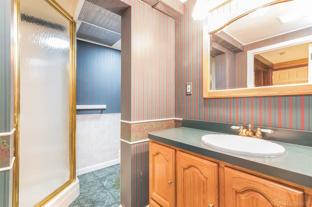 621 South Oxford Road Grosse Pointe Woods, MI 48236 - Photo 47 of 57