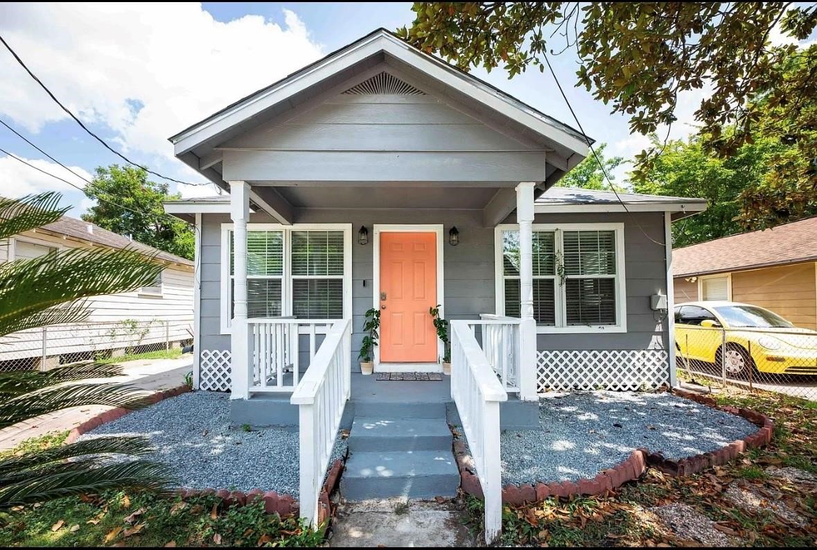 1407 East 35th Street Houston, TX 77022 - Photo 1 of 25