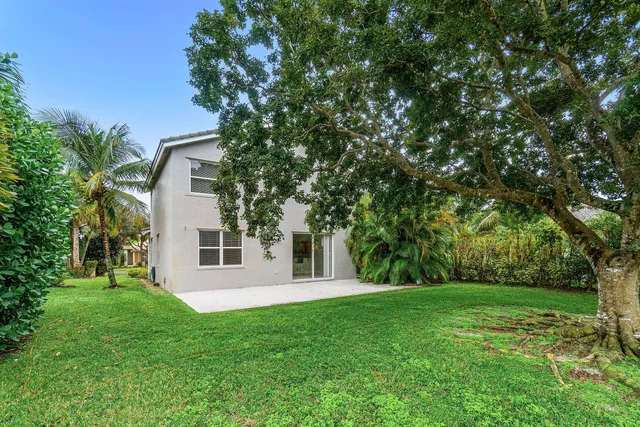 a view of outdoor space yard and porch