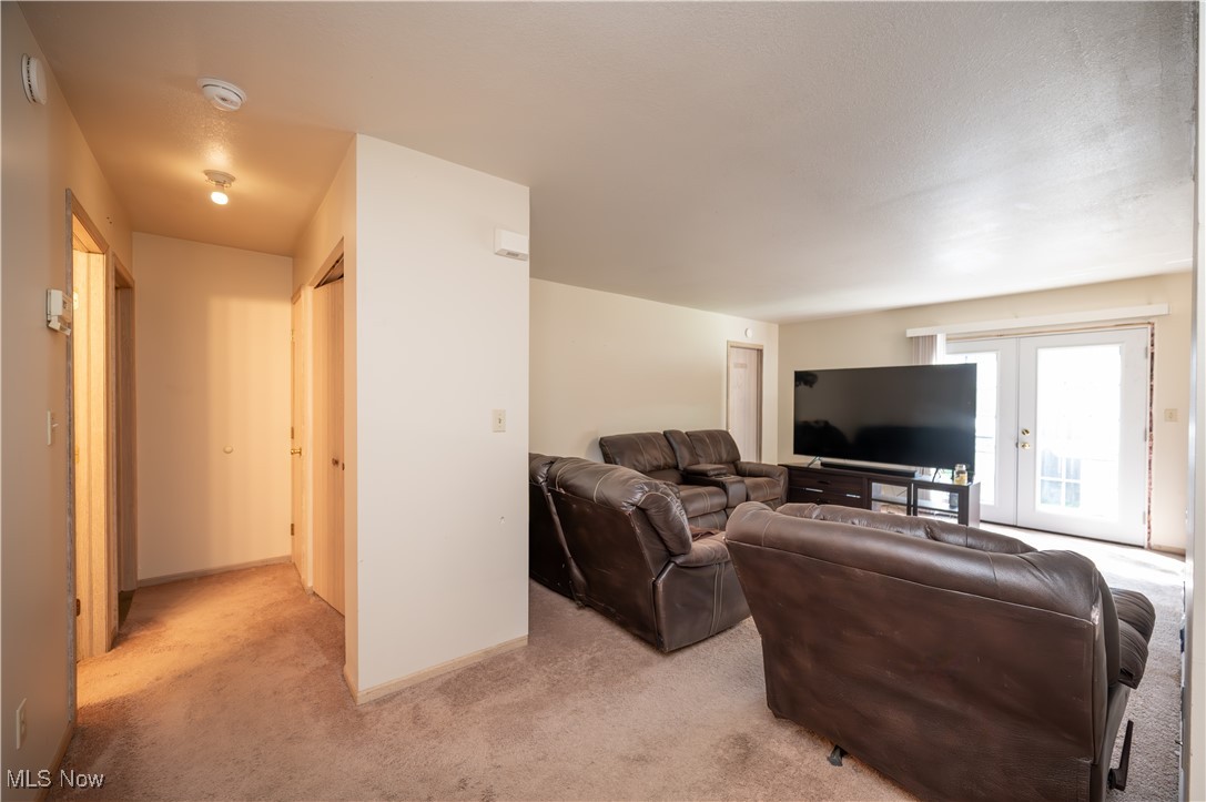 5546 Shaffer Road Northwest, Unit A & B Warren, OH 44481 - Photo 25 of 47 Living area featuring light carpet and baseboards