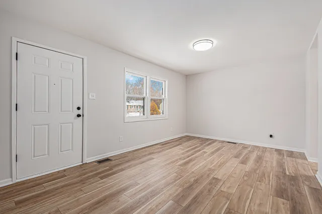 $194,900 | 512 Sehring Street, Joliet, IL 60436