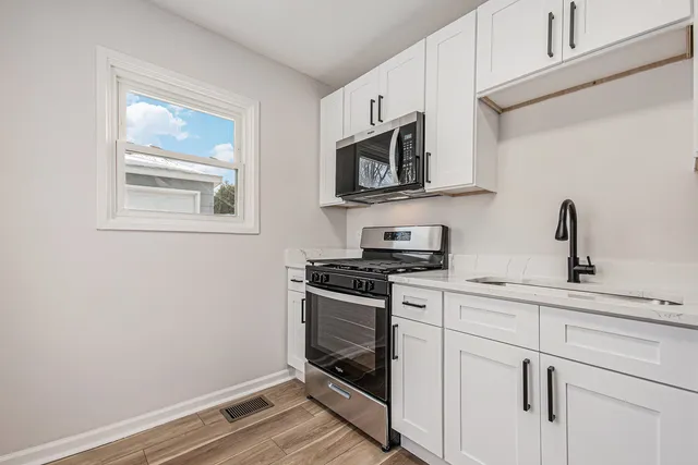 $194,900 | 512 Sehring Street, Joliet, IL 60436