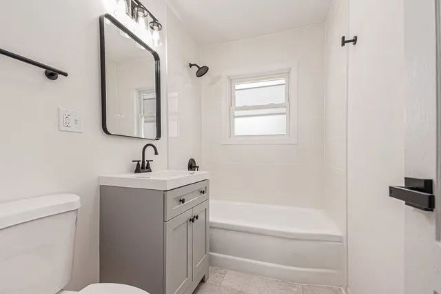 $194,900 | 512 Sehring Street, Joliet, IL 60436